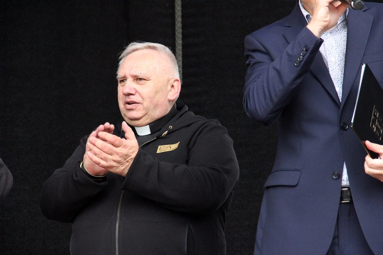 Spotkanie młodzieży w Ziębicach - występ "Wyrwanych z niewoli" i ks. Jakuba Bartczaka