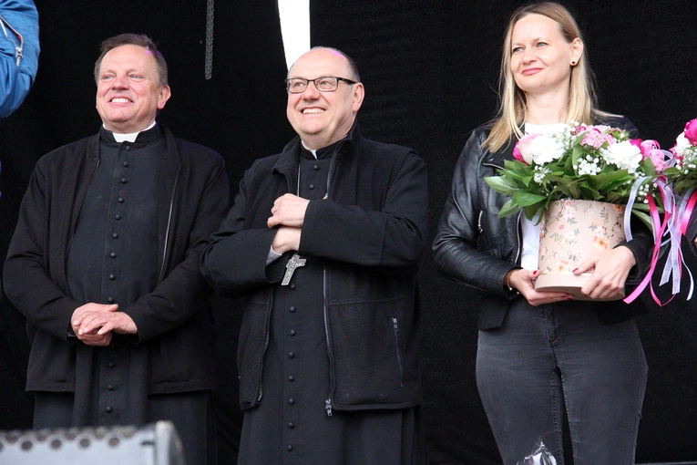 Spotkanie młodzieży w Ziębicach - występ "Wyrwanych z niewoli" i ks. Jakuba Bartczaka