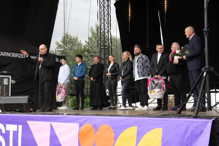 Spotkanie młodzieży w Ziębicach - występ "Wyrwanych z niewoli" i ks. Jakuba Bartczaka