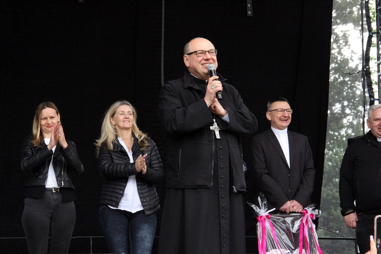 Spotkanie młodzieży w Ziębicach - występ "Wyrwanych z niewoli" i ks. Jakuba Bartczaka