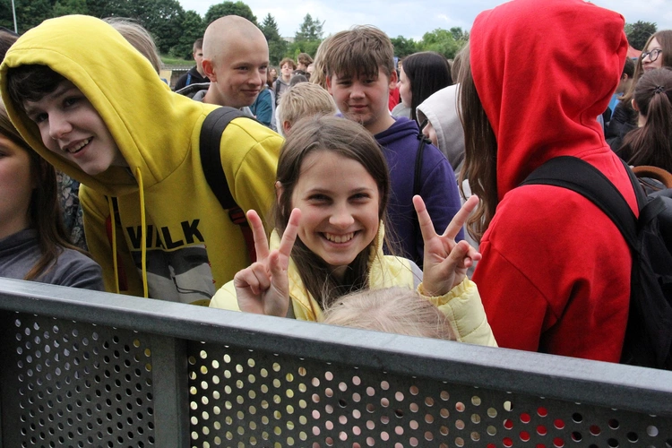 Spotkanie młodzieży w Ziębicach - występ "Wyrwanych z niewoli" i ks. Jakuba Bartczaka