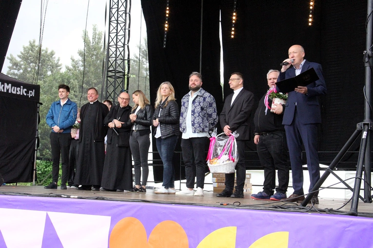 Spotkanie młodzieży w Ziębicach - występ "Wyrwanych z niewoli" i ks. Jakuba Bartczaka