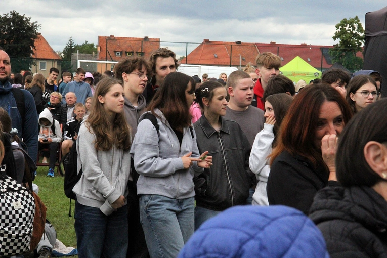 Spotkanie młodzieży w Ziębicach - występ "Wyrwanych z niewoli" i ks. Jakuba Bartczaka