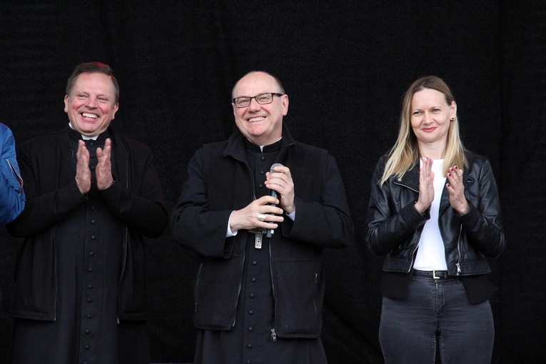 Spotkanie młodzieży w Ziębicach - występ "Wyrwanych z niewoli" i ks. Jakuba Bartczaka