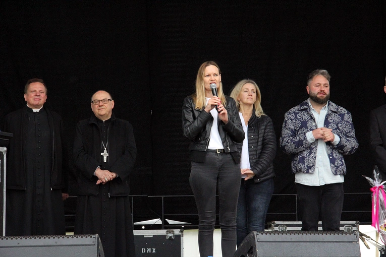 Spotkanie młodzieży w Ziębicach - występ "Wyrwanych z niewoli" i ks. Jakuba Bartczaka