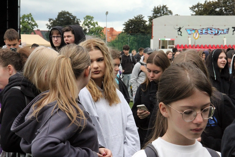 Spotkanie młodzieży w Ziębicach - występ "Wyrwanych z niewoli" i ks. Jakuba Bartczaka