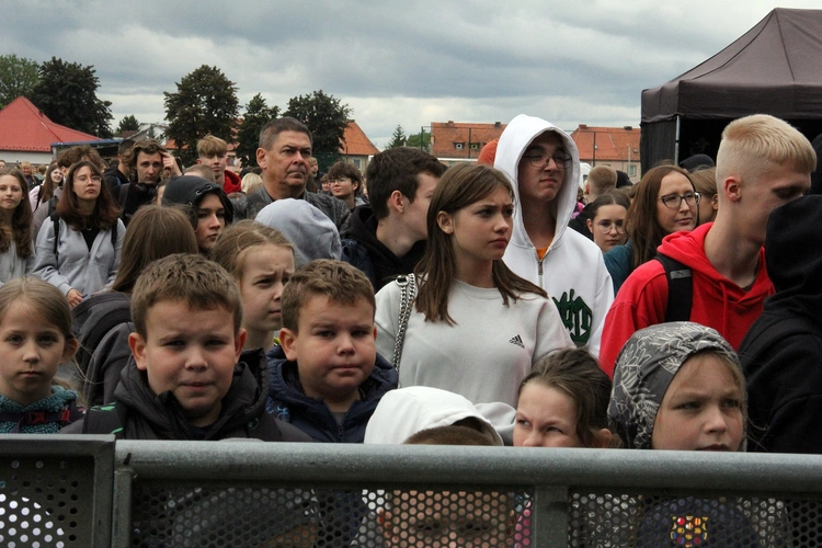 Spotkanie młodzieży w Ziębicach - występ "Wyrwanych z niewoli" i ks. Jakuba Bartczaka