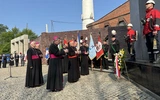 Katowice. Biskupi złożyli kwiaty pod pomnikiem poległych górników KWK "Wujek”