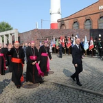 KEP w Katowicach. Modlitwa pod Pomnikiem Poległych Górników z Kopalni "Wujek"
