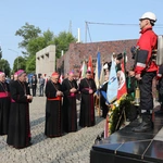 KEP w Katowicach. Modlitwa pod Pomnikiem Poległych Górników z Kopalni "Wujek"