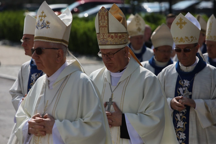 KEP w Katowicach. Msza św. w sanktuarium w Piekarach Śląskich