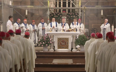 Piekary Śl. Członkowie KEP sprawowali Eucharystię przed obrazem Matki Bożej Piekarskiej