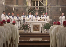 Piekary Śl. Członkowie KEP sprawowali Eucharystię przed obrazem Matki Bożej Piekarskiej