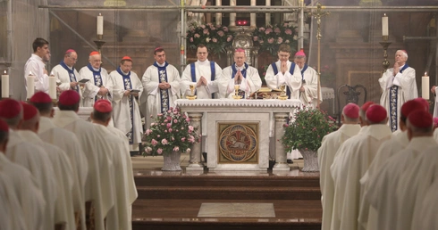 Piekary Śl. Członkowie KEP sprawowali Eucharystię przed obrazem Matki Bożej Piekarskiej