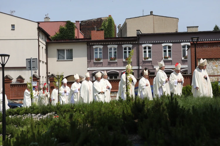 KEP w Katowicach. Msza św. w sanktuarium w Piekarach Śląskich