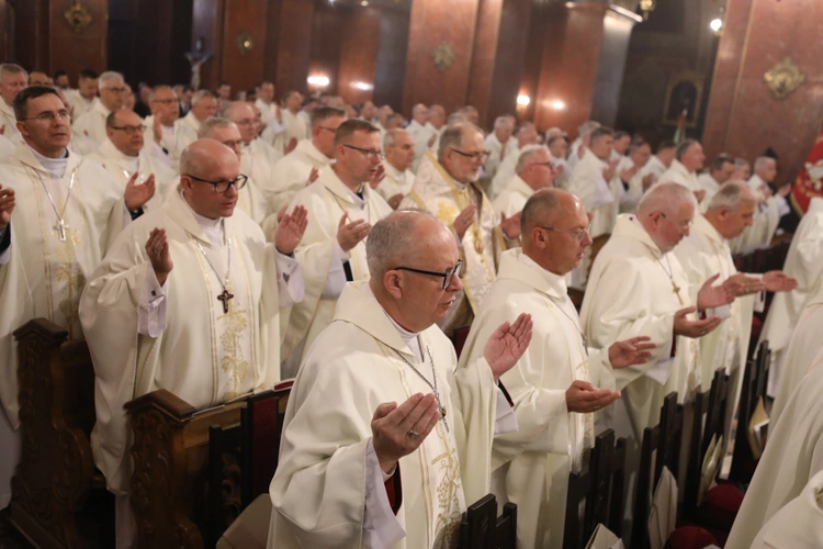 KEP w Katowicach. Msza św. w sanktuarium w Piekarach Śląskich