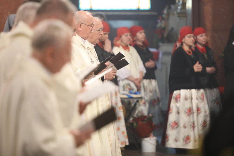 KEP w Katowicach. Msza św. w sanktuarium w Piekarach Śląskich