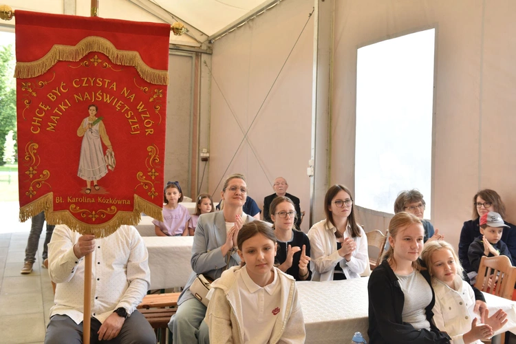 Konkurs o bł. Karolinie