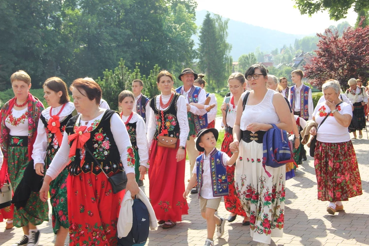 Pielgrzymka ze Sromowiec do kościoła jubileuszowego w Szczawnicy