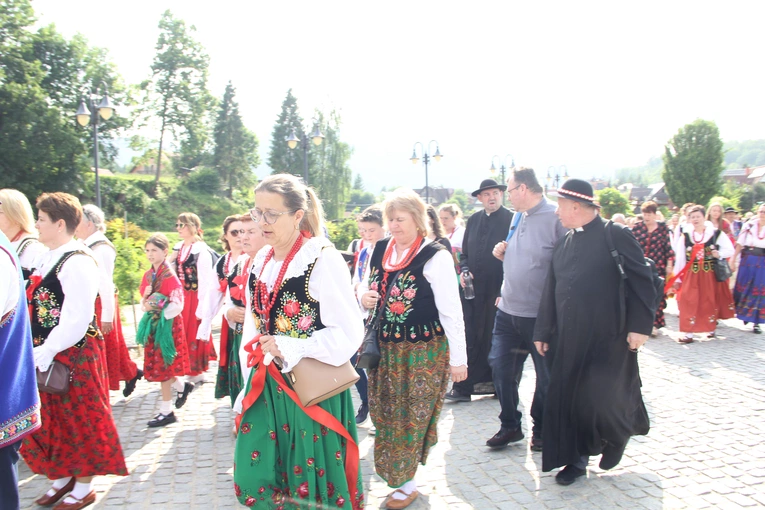 Pielgrzymka ze Sromowiec do kościoła jubileuszowego w Szczawnicy