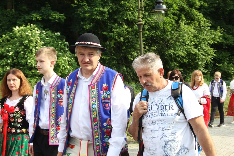 Pielgrzymka ze Sromowiec do kościoła jubileuszowego w Szczawnicy