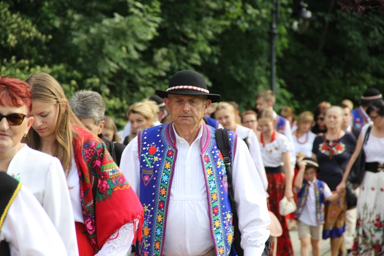 Pielgrzymka ze Sromowiec do kościoła jubileuszowego w Szczawnicy