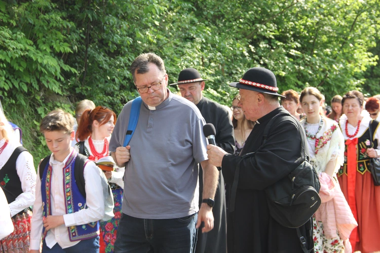 Pielgrzymka ze Sromowiec do kościoła jubileuszowego w Szczawnicy