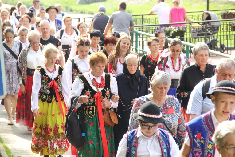 Pielgrzymka ze Sromowiec do kościoła jubileuszowego w Szczawnicy