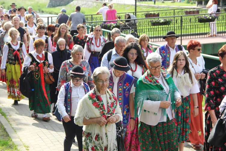 Pielgrzymka ze Sromowiec do kościoła jubileuszowego w Szczawnicy