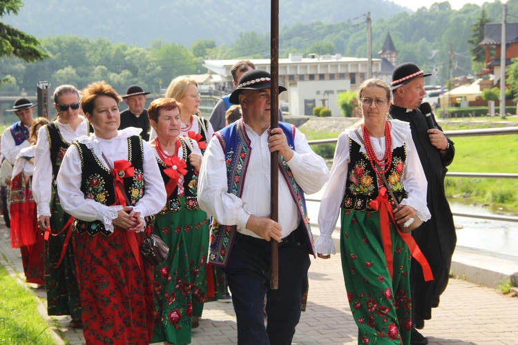 Pielgrzymka ze Sromowiec do kościoła jubileuszowego w Szczawnicy