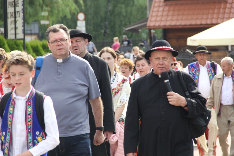 Pielgrzymka ze Sromowiec do kościoła jubileuszowego w Szczawnicy