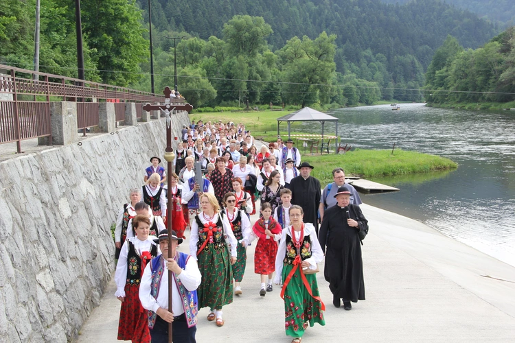 Pielgrzymka ze Sromowiec do kościoła jubileuszowego w Szczawnicy
