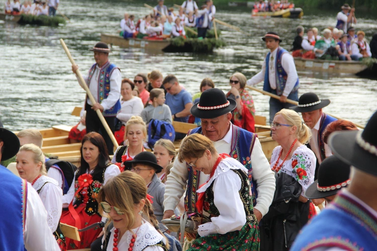 Pielgrzymka ze Sromowiec do kościoła jubileuszowego w Szczawnicy