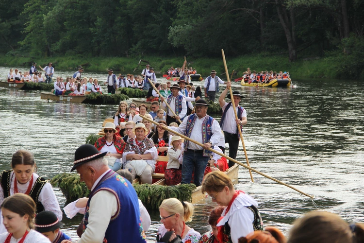 Pielgrzymka ze Sromowiec do kościoła jubileuszowego w Szczawnicy