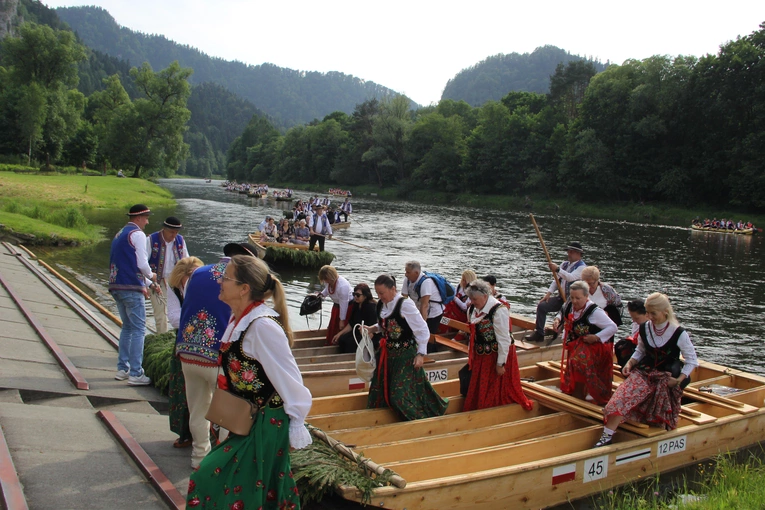 Pielgrzymka ze Sromowiec do kościoła jubileuszowego w Szczawnicy