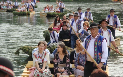 Pielgrzymka ze Sromowiec do kościoła jubileuszowego w Szczawnicy