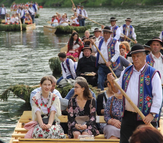 Pielgrzymka ze Sromowiec do kościoła jubileuszowego w Szczawnicy