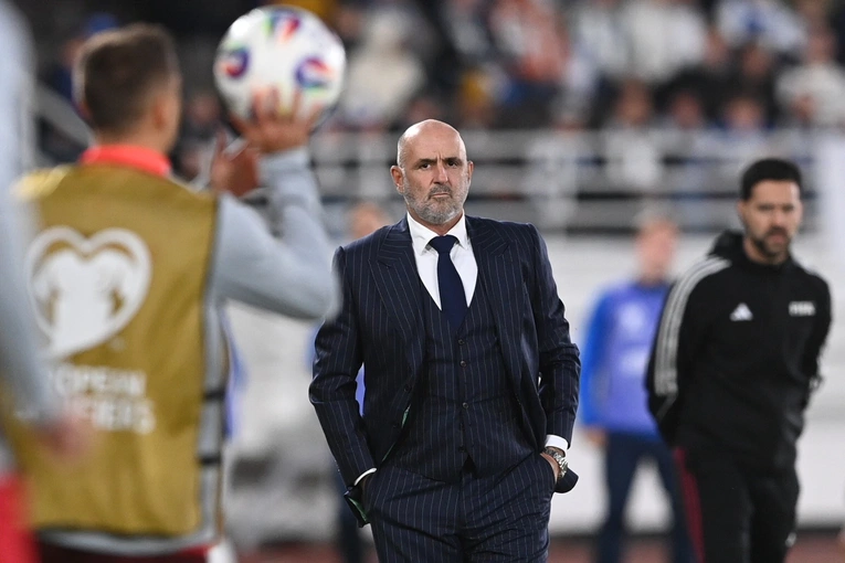 Media: PZPN na razie nie zwolni trenera Probierza. Dojdzie do rozmowy z Robertem Lewandowskim