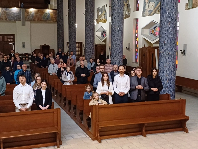 Pięciu mężczyzn przyjęło w Gdyni chrzest i bierzmowanie