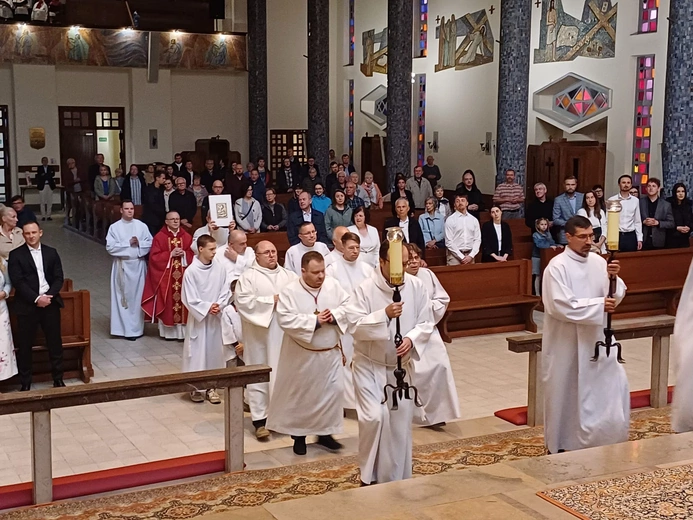 Pięciu mężczyzn przyjęło w Gdyni chrzest i bierzmowanie