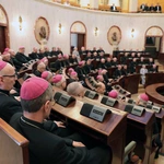 KEP w Katowicach. Biskupi w gmachu Sejmu Śląskiego