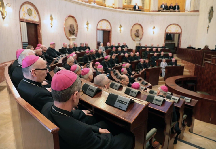 KEP w Katowicach. Biskupi w gmachu Sejmu Śląskiego