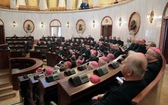 KEP w Katowicach. Biskupi w gmachu Sejmu Śląskiego
