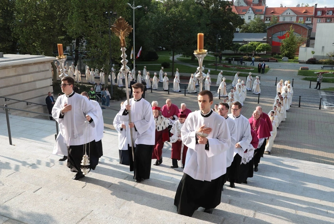 Msza św. dziękczynna z okazji 100-lecia archidiecezji