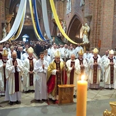 Eucharystię w dniu odpustu razem z nuncjuszem koncelebrowali biskupi metropolii górnośląskiej i wielu księży. 