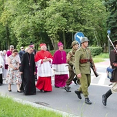 Marsz wdzięczności z legatem papieskim kard. Ladislavem Németem przeszedł tymi samymi ulicami Płocka, którymi  34 lata temu pielgrzymował św. Jan Paweł II.