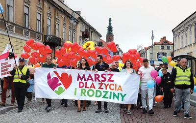 Barwny korowód przeszedł ulicami Radomia.