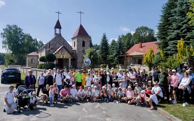 W drogę wyruszyło  90 osób.