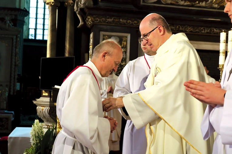 Liturgii przewodniczył ks. Arkadiusz Chwastyk, kanclerz Świdnickiej Kurii Biskupiej.