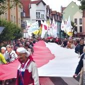 To był radosny pochód ulicami miasta, z jasnym przekazem promującym wartosci rodzinne, pro-life i miłość do ojczyzny.